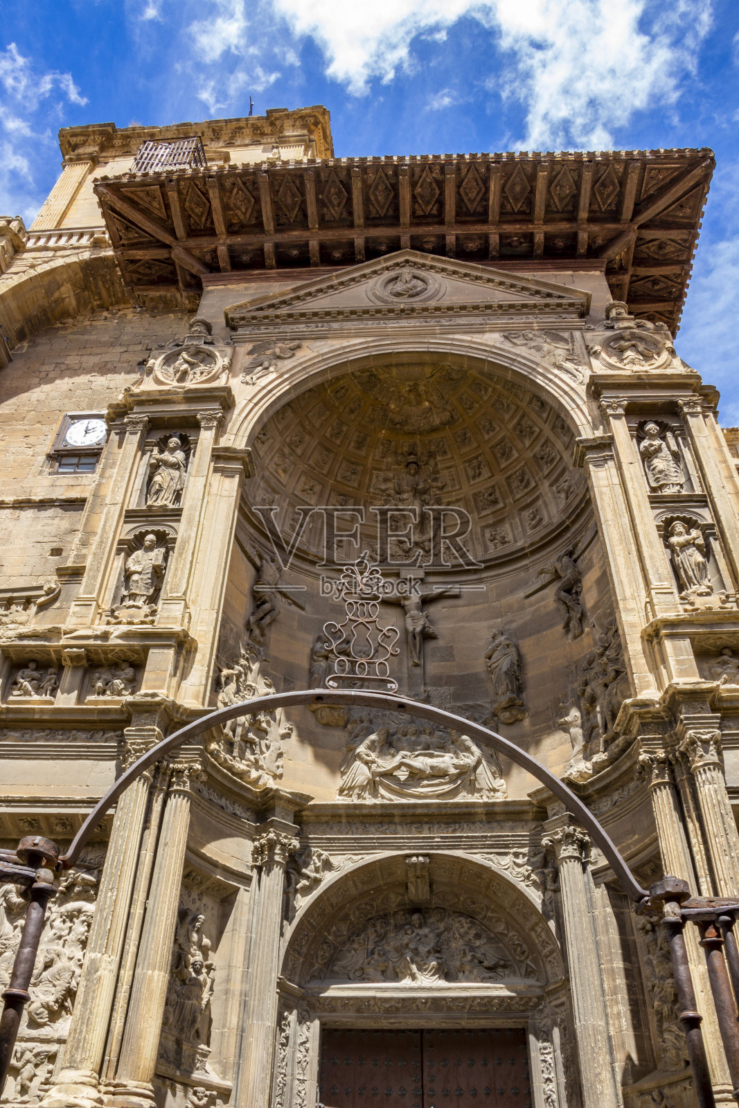 西班牙纳瓦拉维亚纳的圣玛丽亚教堂，文艺复兴时期的门户照片摄影图片