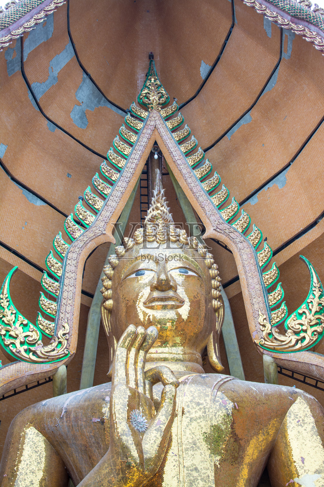 泰国坎昌武里虎洞寺的佛像照片摄影图片