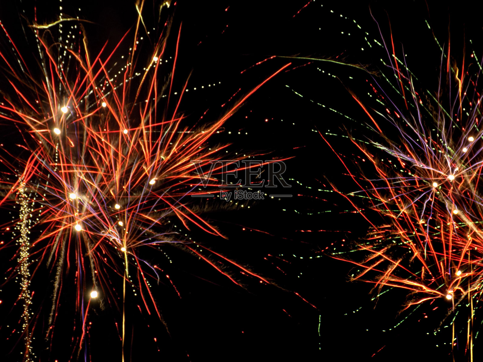 夜空上的烟花照片摄影图片