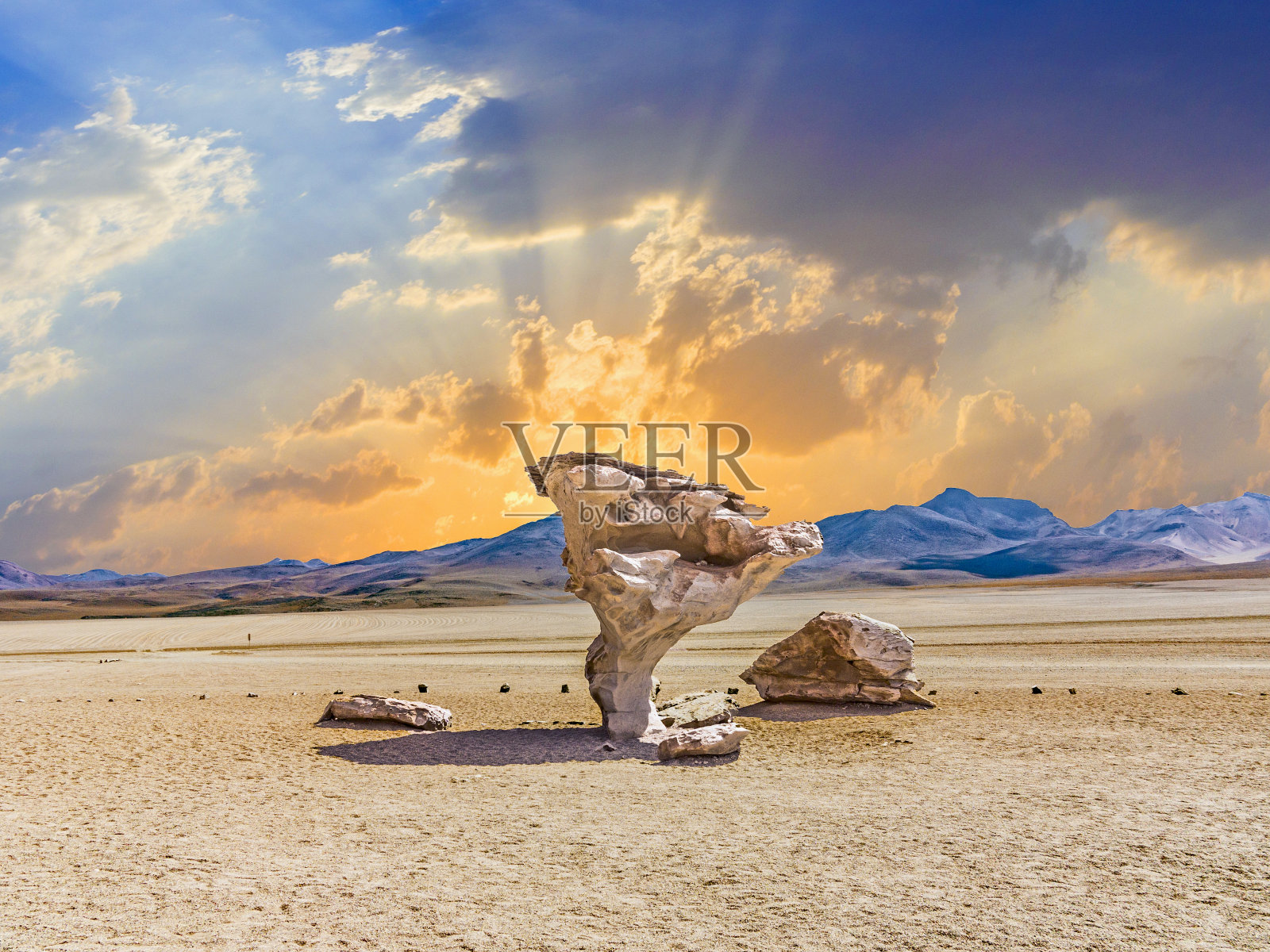 Arbol de Piedra(石树)是玻利维亚一个孤立的岩层照片摄影图片