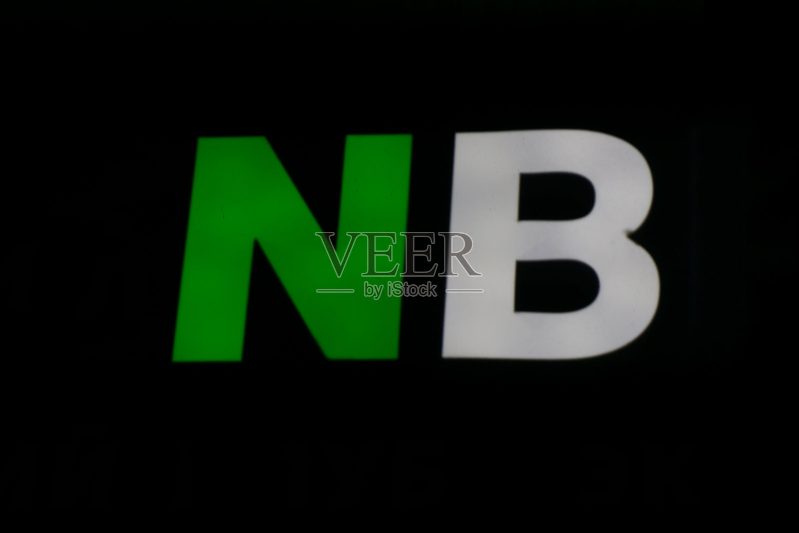 字母NB白色和绿色照片摄影图片