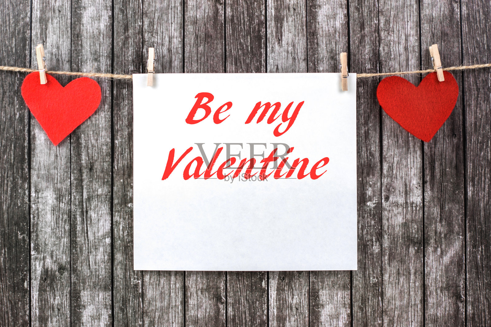 情人的心与一张空纸。照片摄影图片