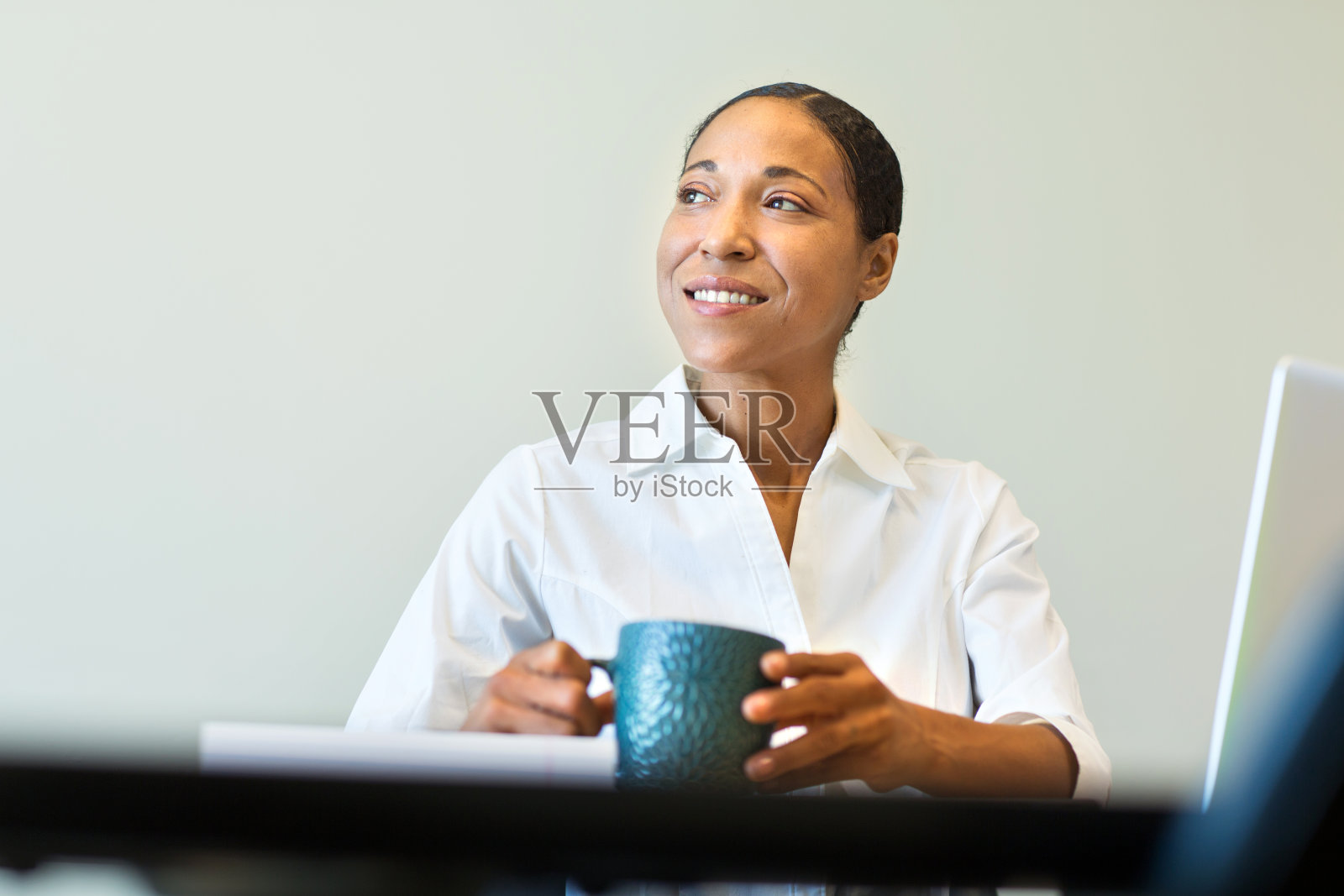 非裔美国女商人工作的肖像照片摄影图片