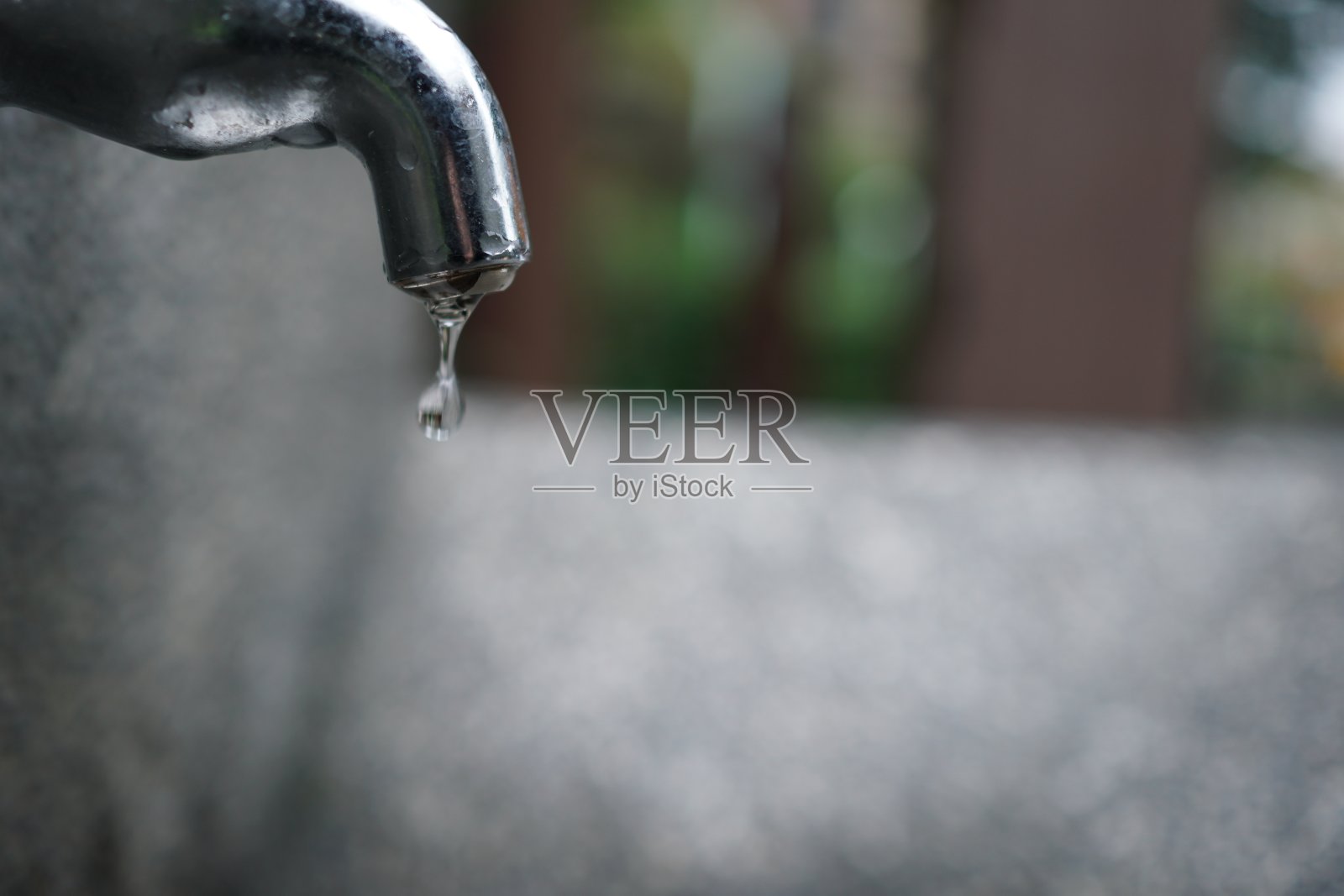 水龙头的水。关闭了。照片摄影图片