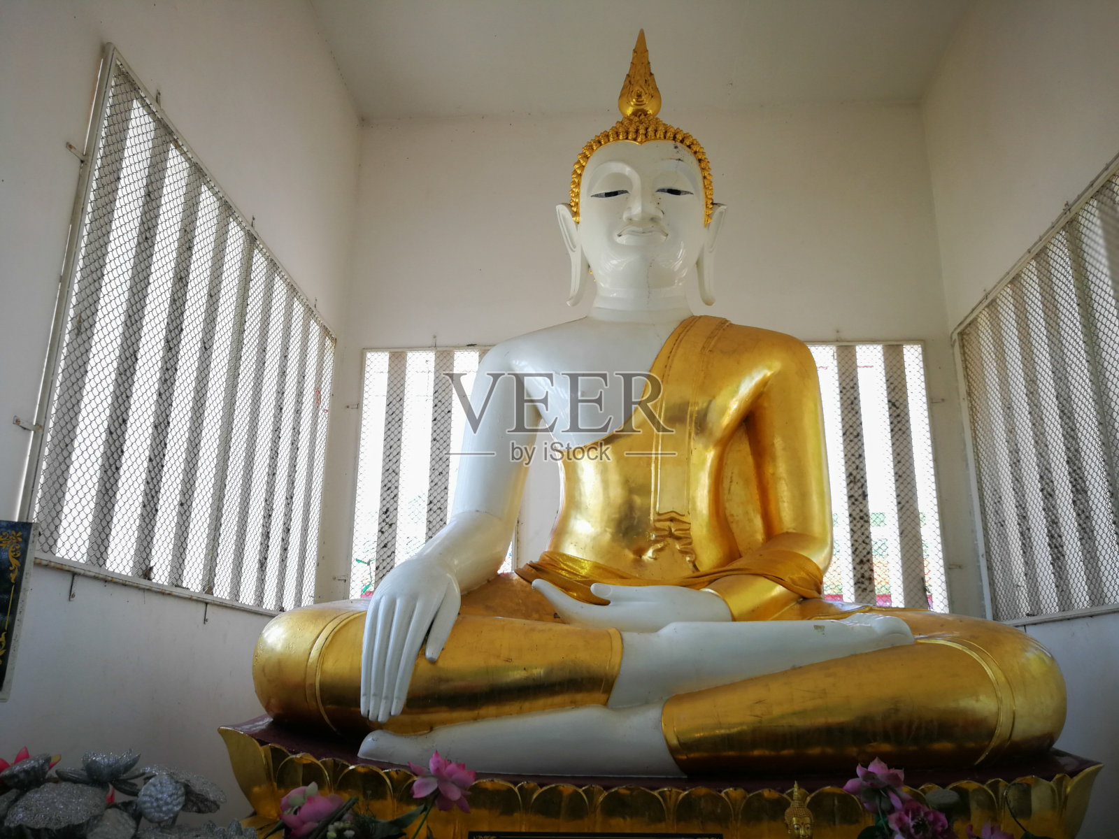 泰国彭世禄佛寺的白佛像。(公共场所)照片摄影图片