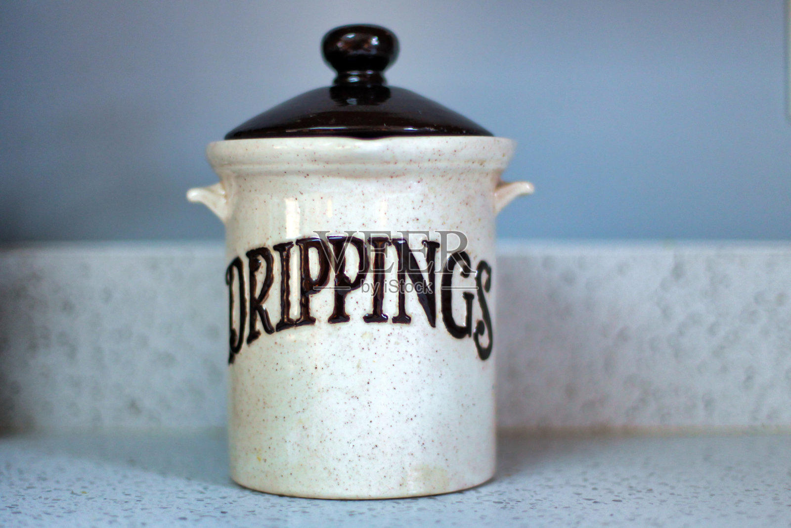 家居用品-滴水罐照片摄影图片