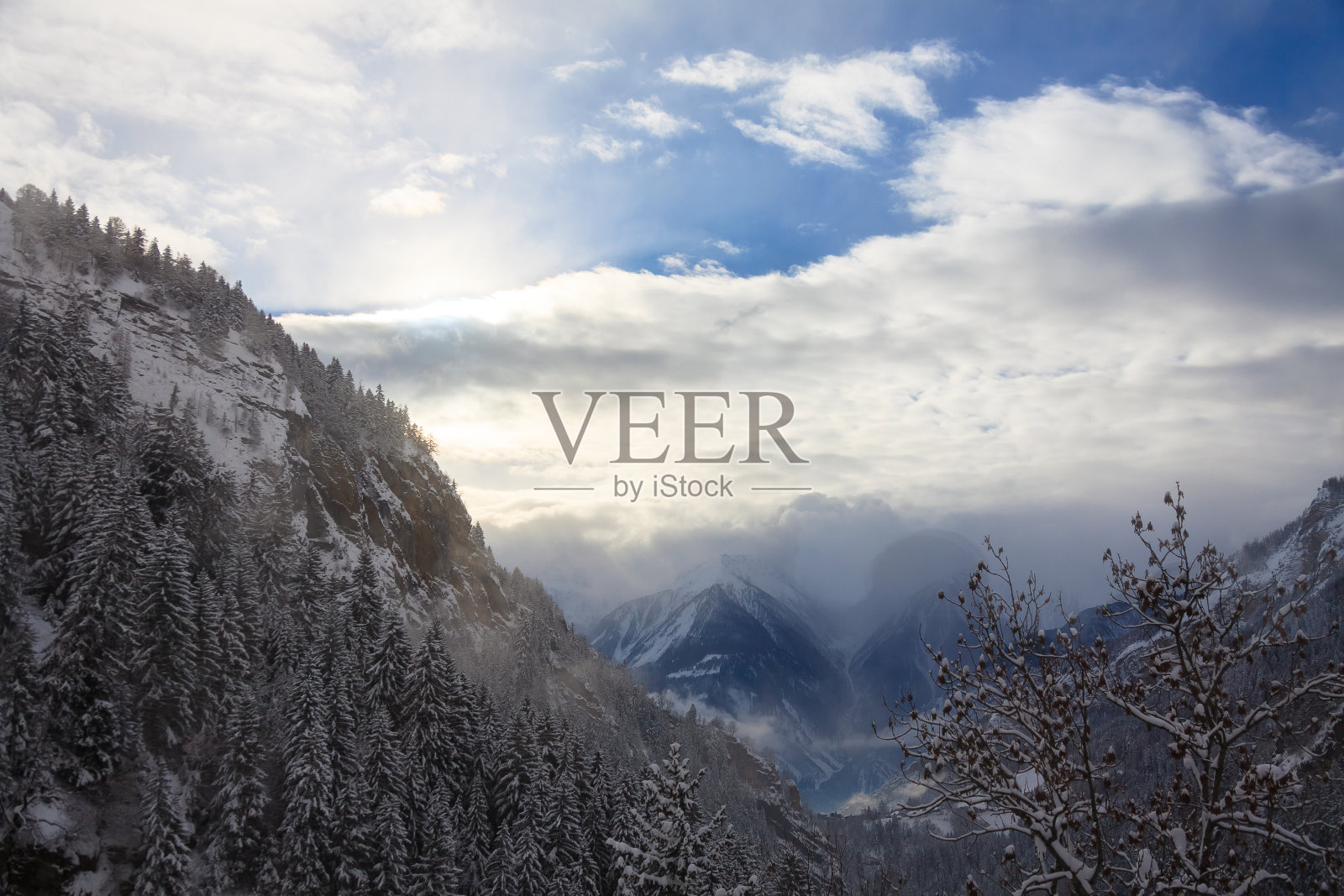 瑞士阿尔卑斯山的冬天和雪照片摄影图片