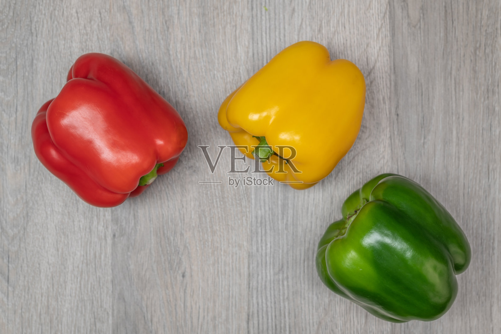 红、黄、绿青椒照片摄影图片