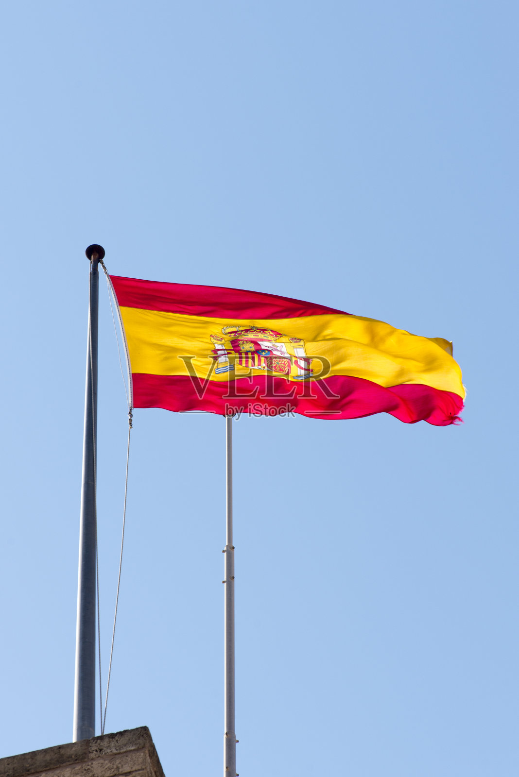 挥舞着西班牙国旗照片摄影图片