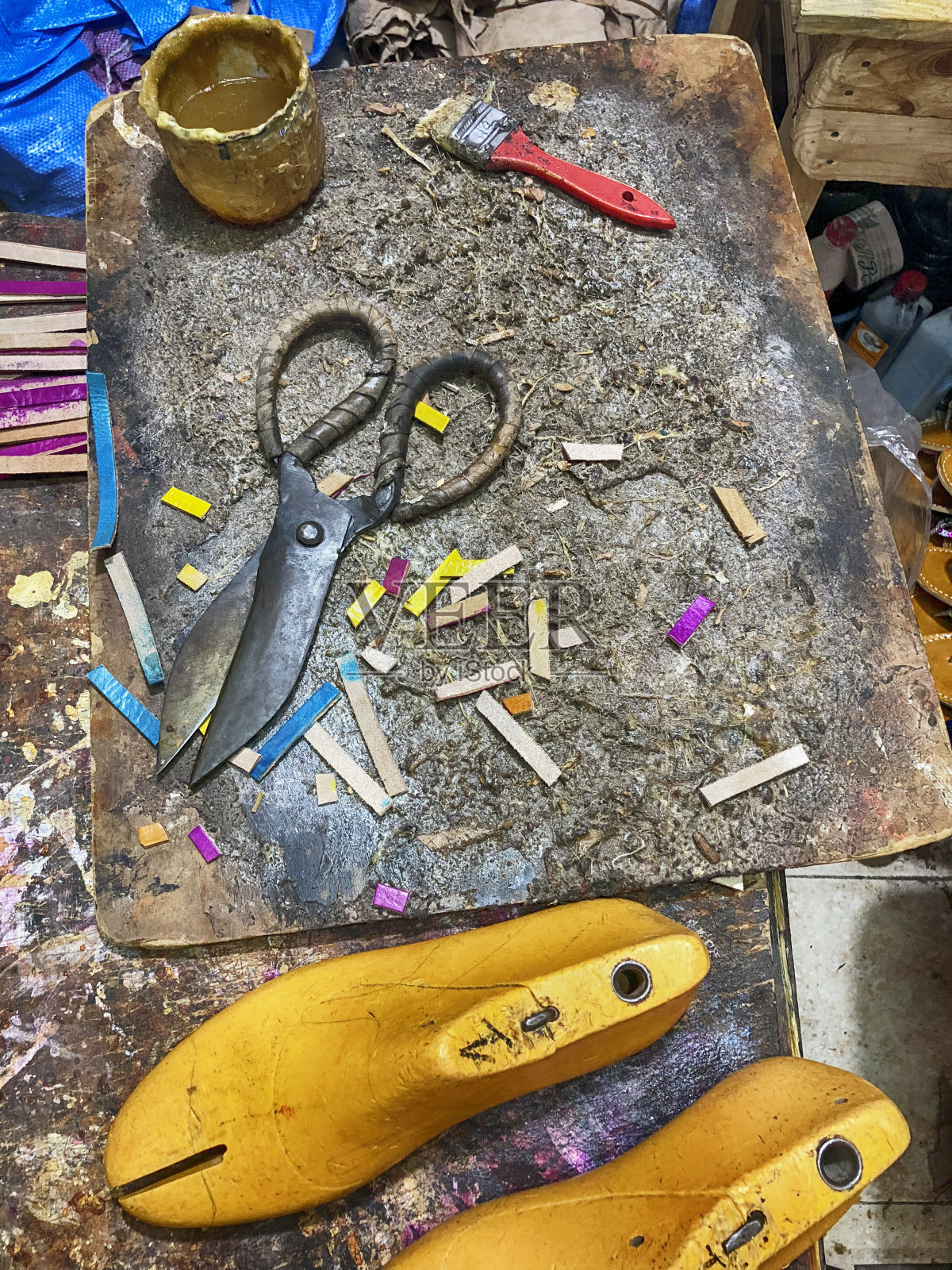 补鞋匠工作台照片摄影图片