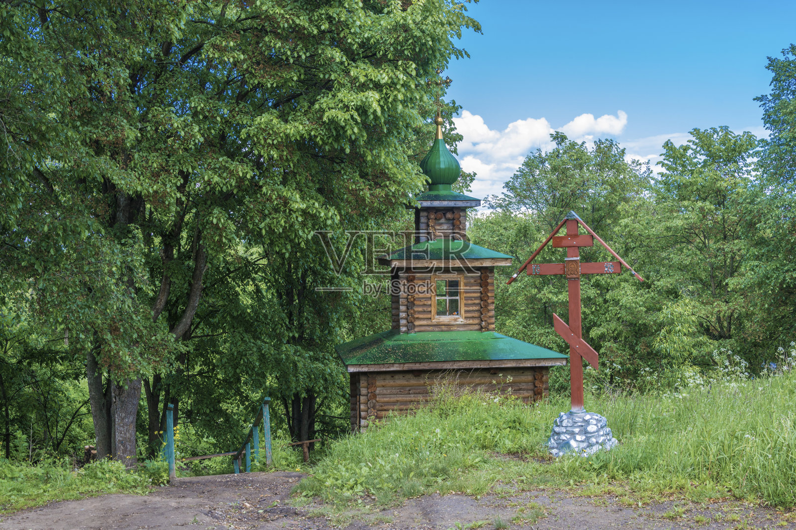 圣尼古拉斯神奇工作者在图塔耶夫市，雅罗斯拉夫尔地区的神圣来源。照片摄影图片