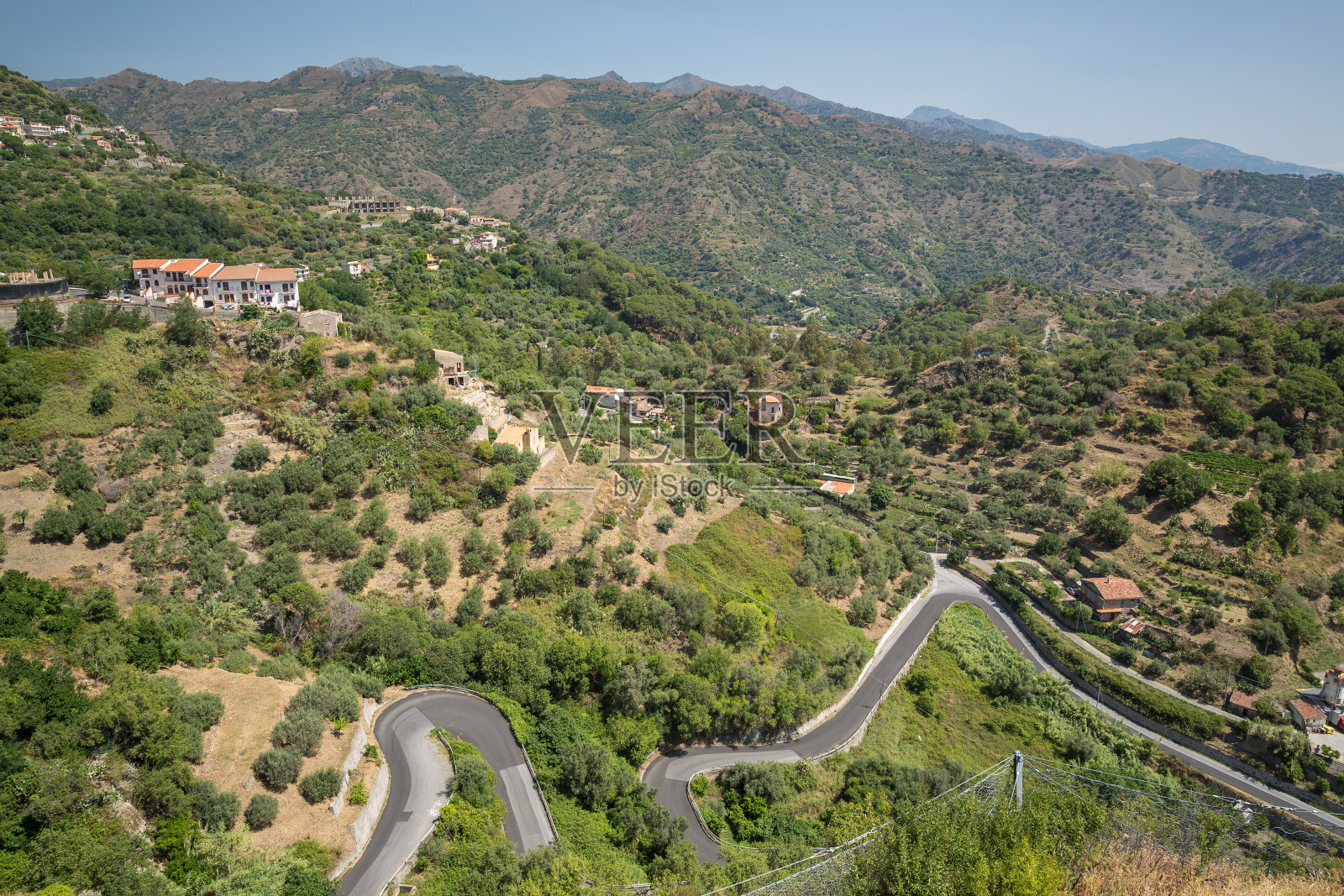 西西里岛萨沃卡附近蜿蜒曲折的道路照片摄影图片