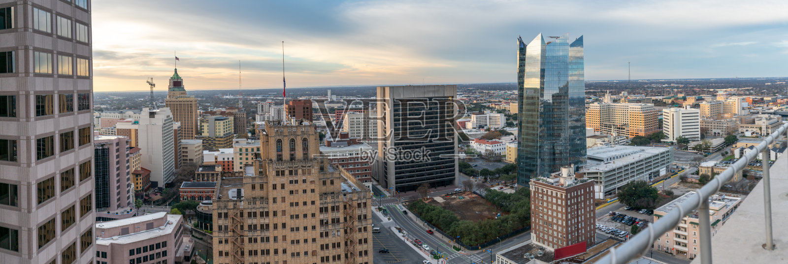 鸟瞰图圣安东尼奥天际线在清晨照片摄影图片