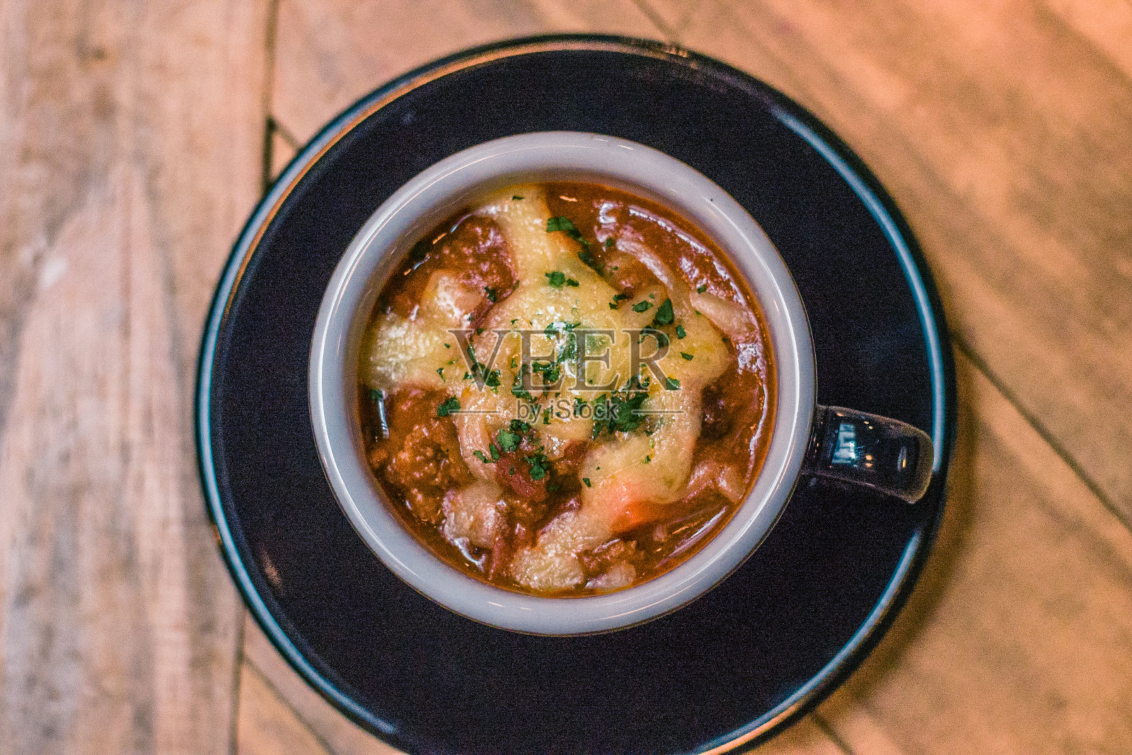 一杯芝士牛肉辣椒照片摄影图片