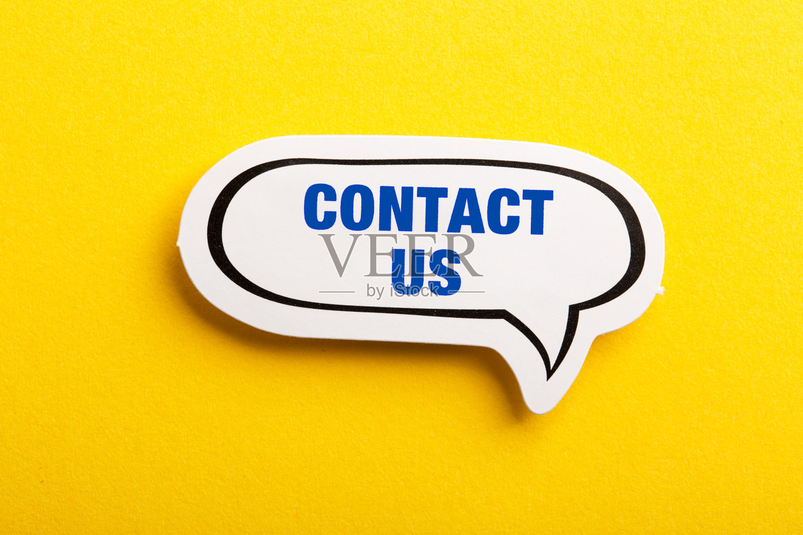 接触语音气泡隔离在黄色照片摄影图片