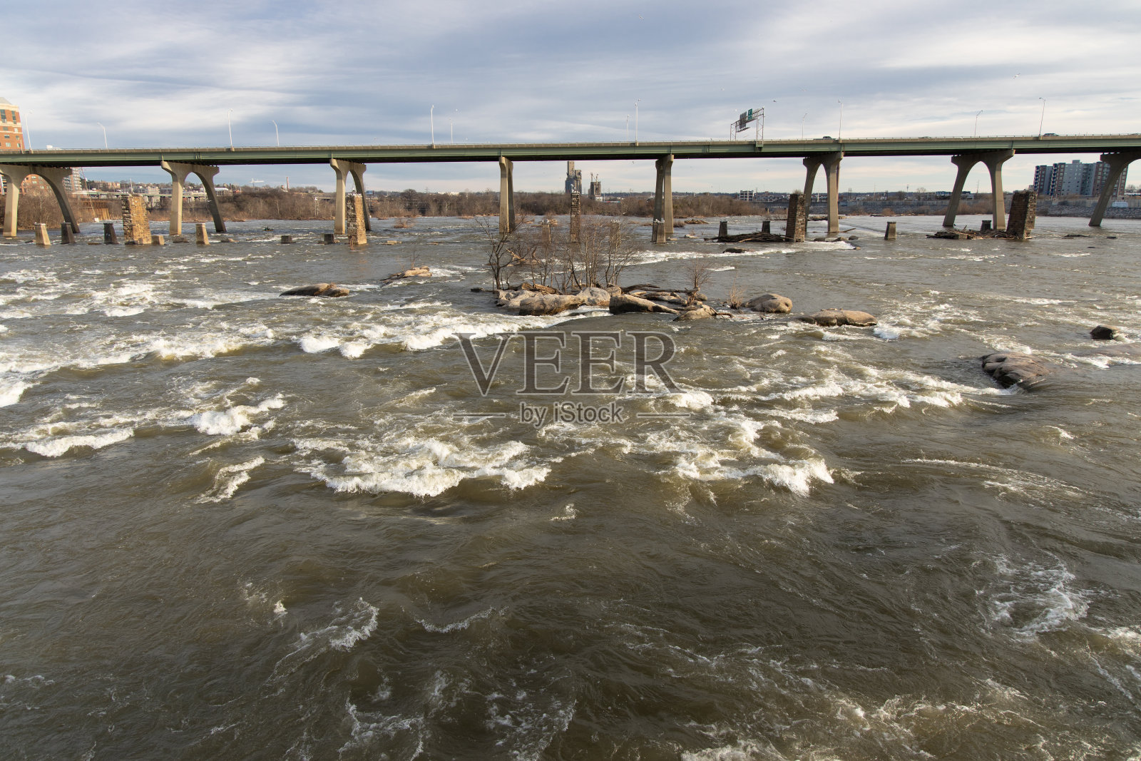 铁路桥梁(生锈)照片摄影图片