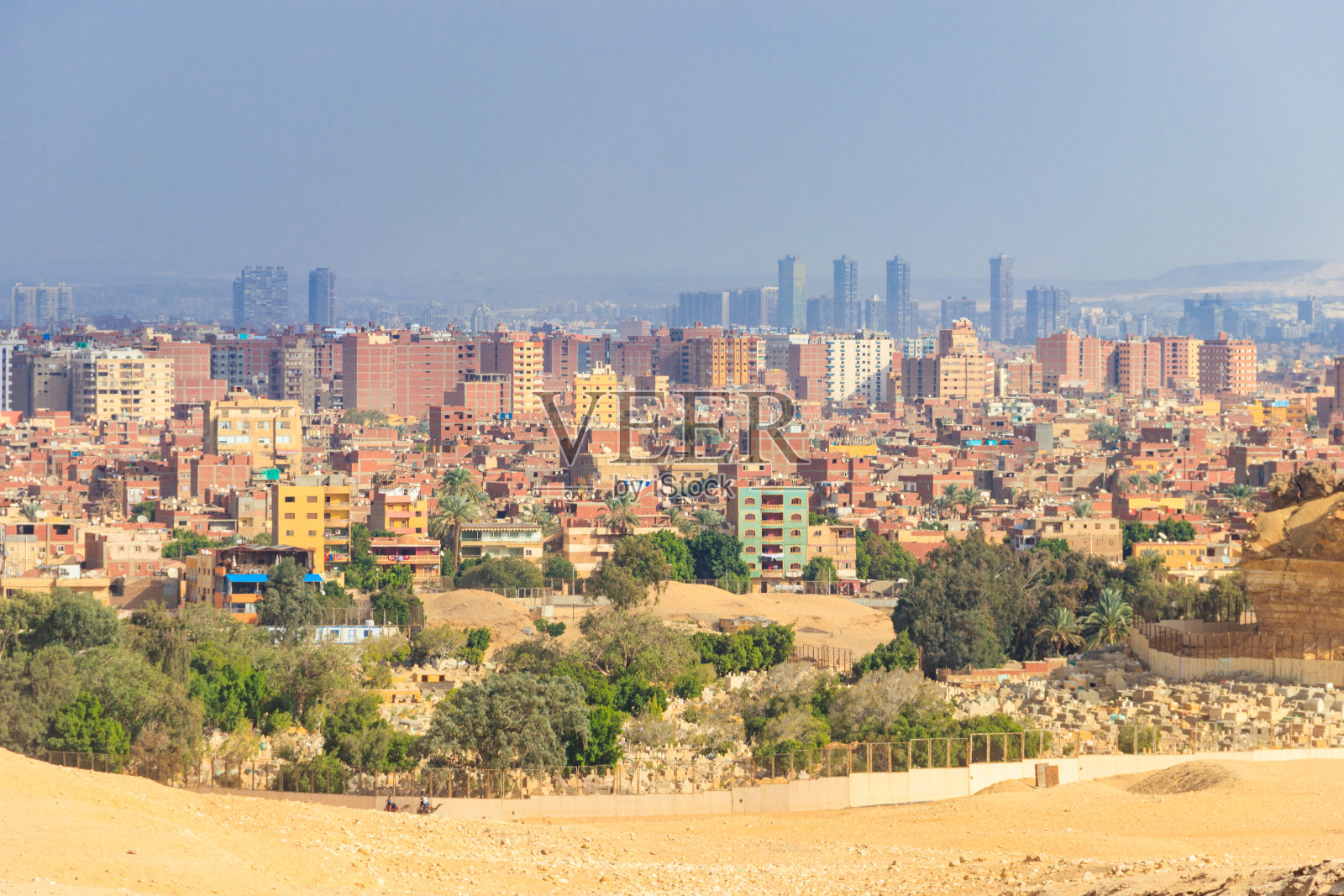 从吉萨高原俯瞰埃及首都开罗照片摄影图片