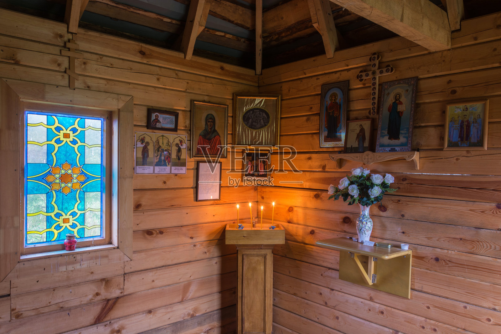 在Pustyn村最神圣的Theotokos的Isakovsky诞生圣母圣像的圣源礼拜堂里。照片摄影图片