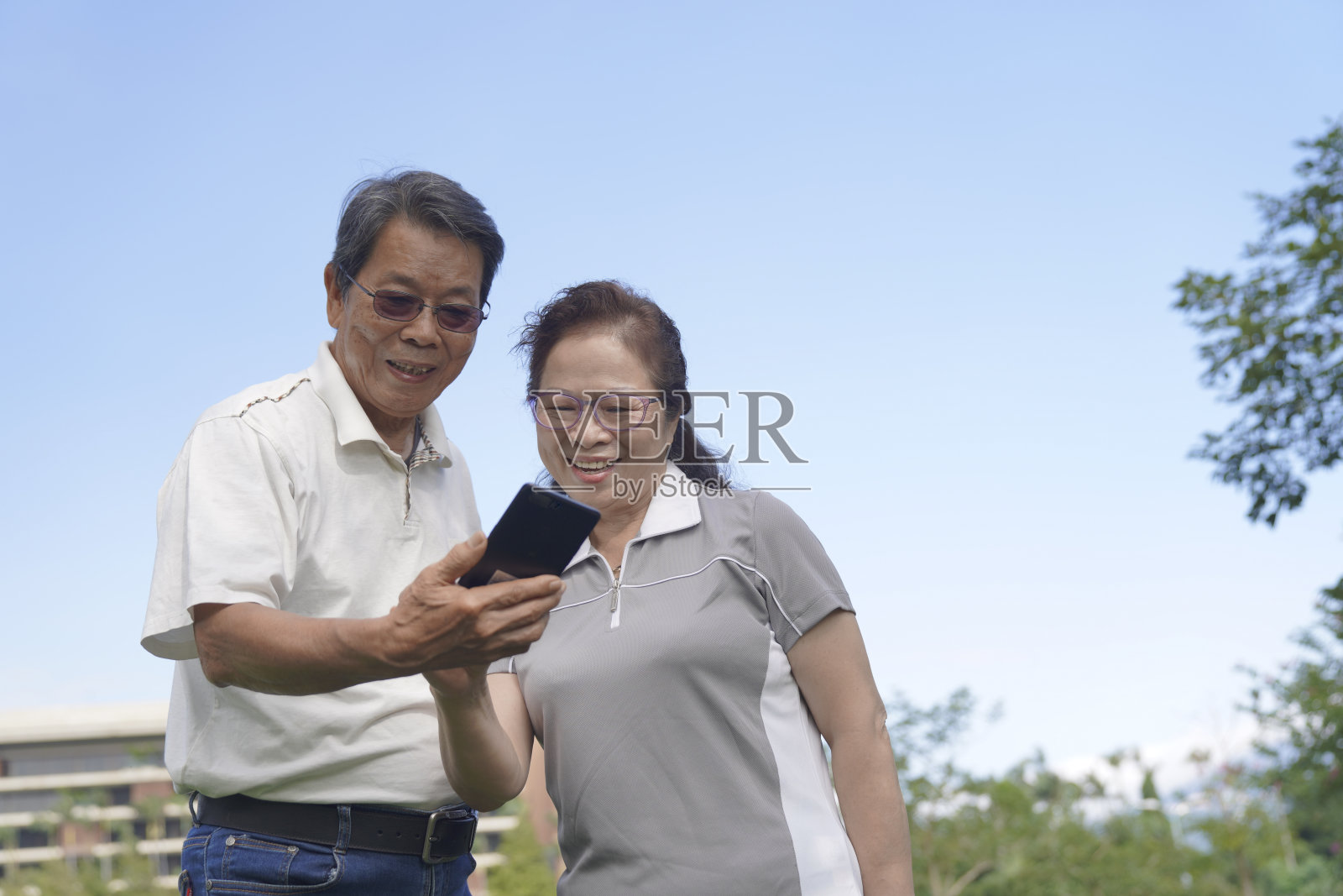 老年人退休后享受生活方式照片摄影图片