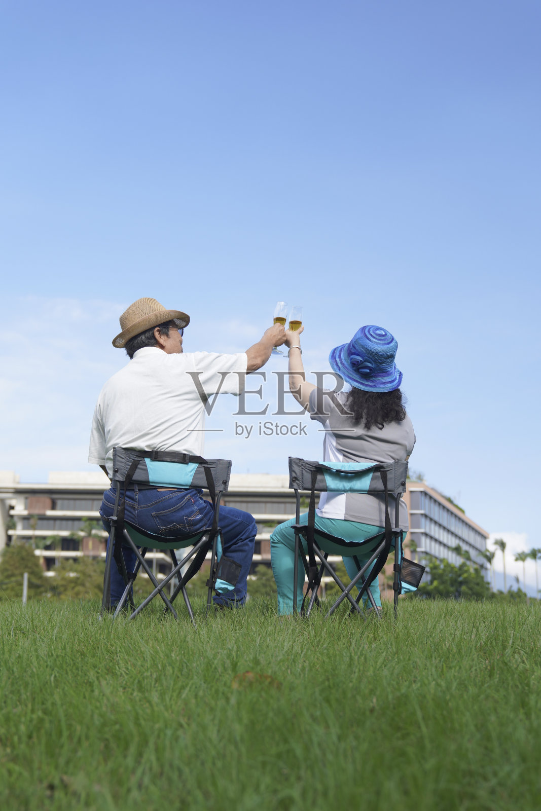 老年人退休后享受生活方式照片摄影图片
