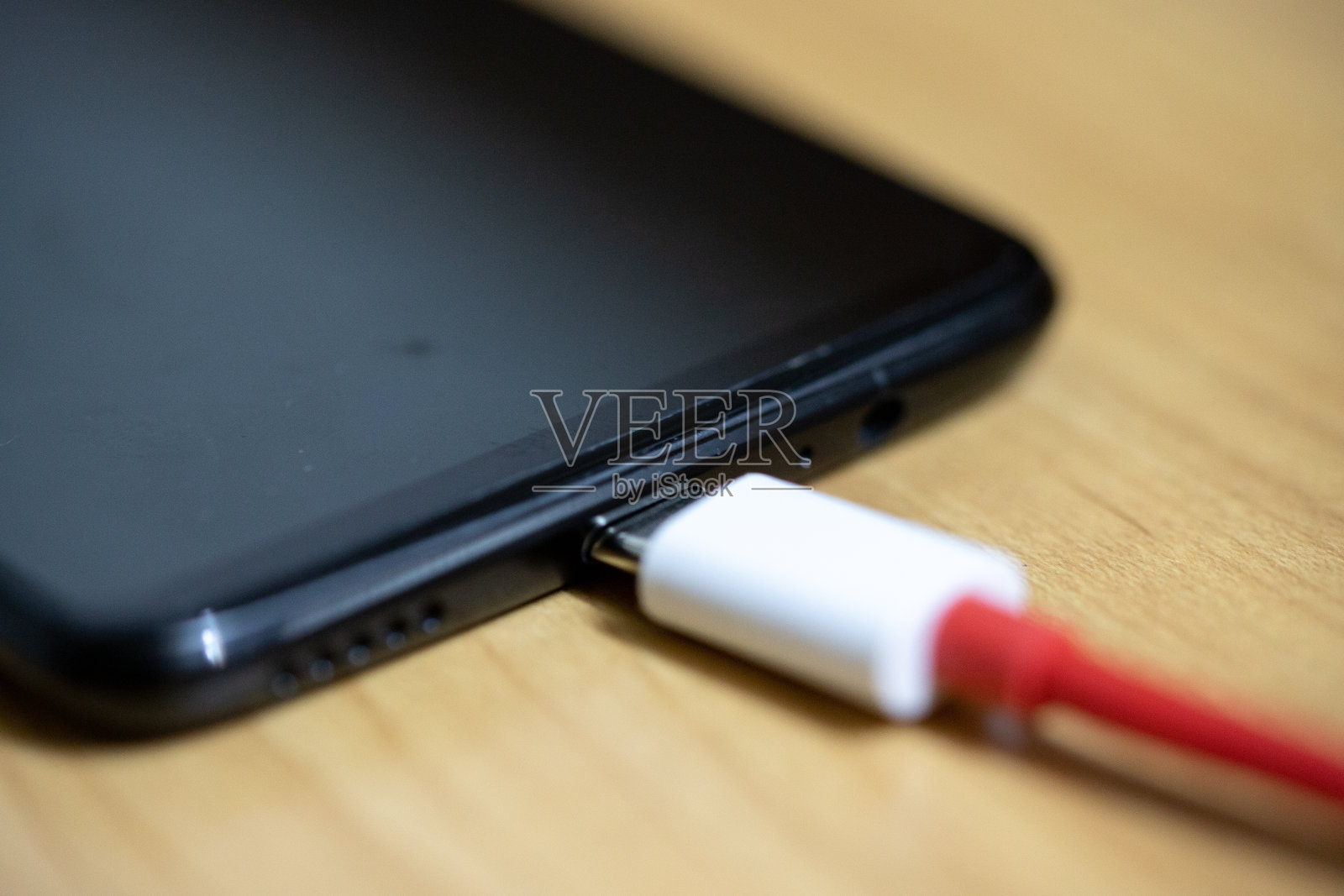 Usb插入智能手机照片摄影图片