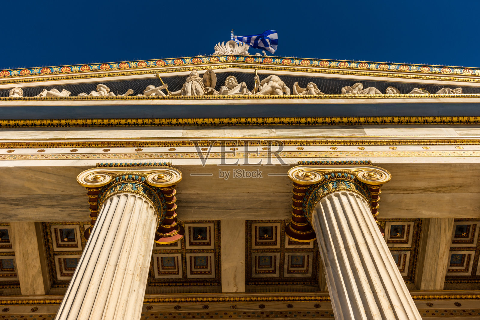 雅典国立学院立面上的古典大理石柱子照片摄影图片