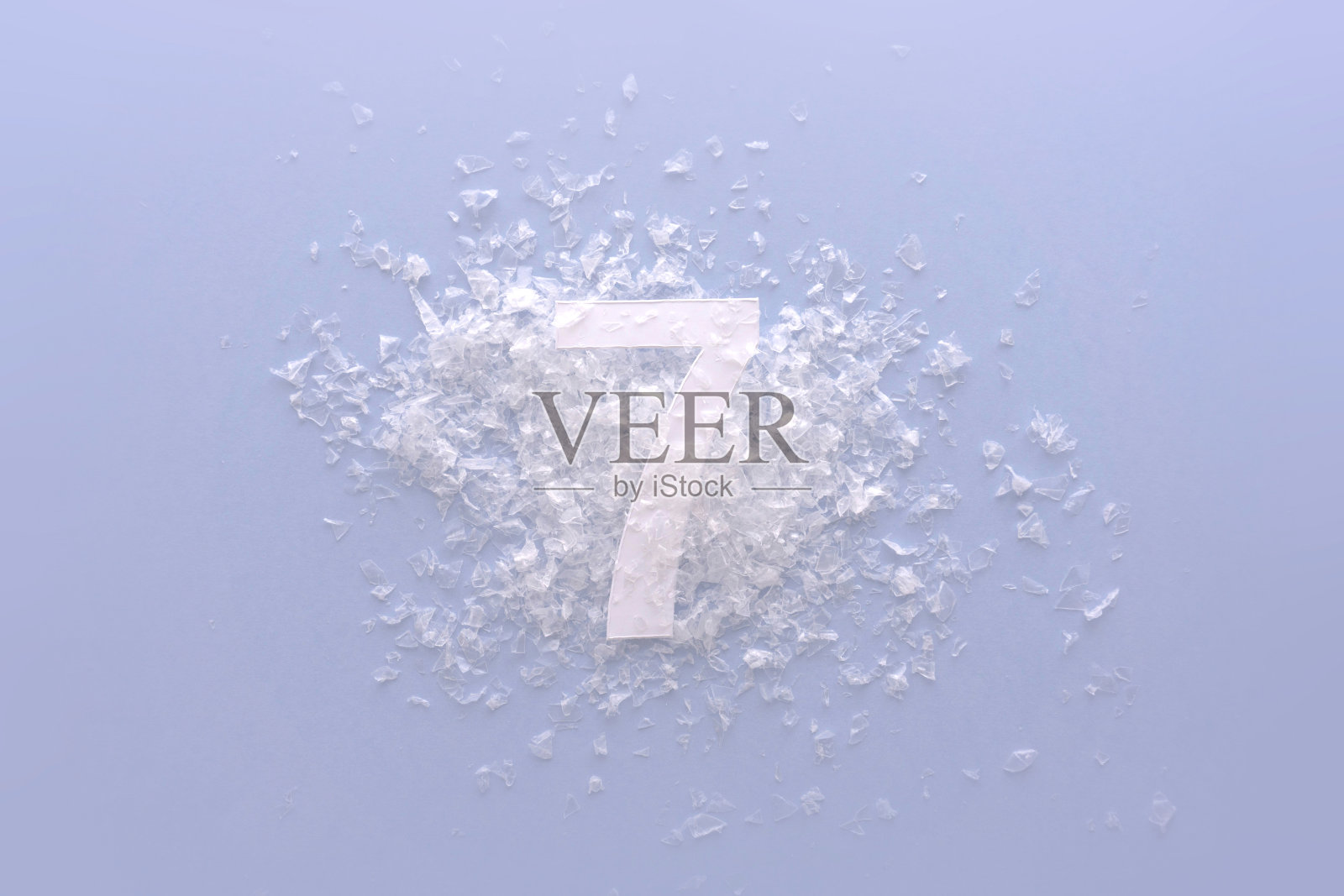 7号数字7，白色数字和创造性的排版与雪，生日快乐照片摄影图片