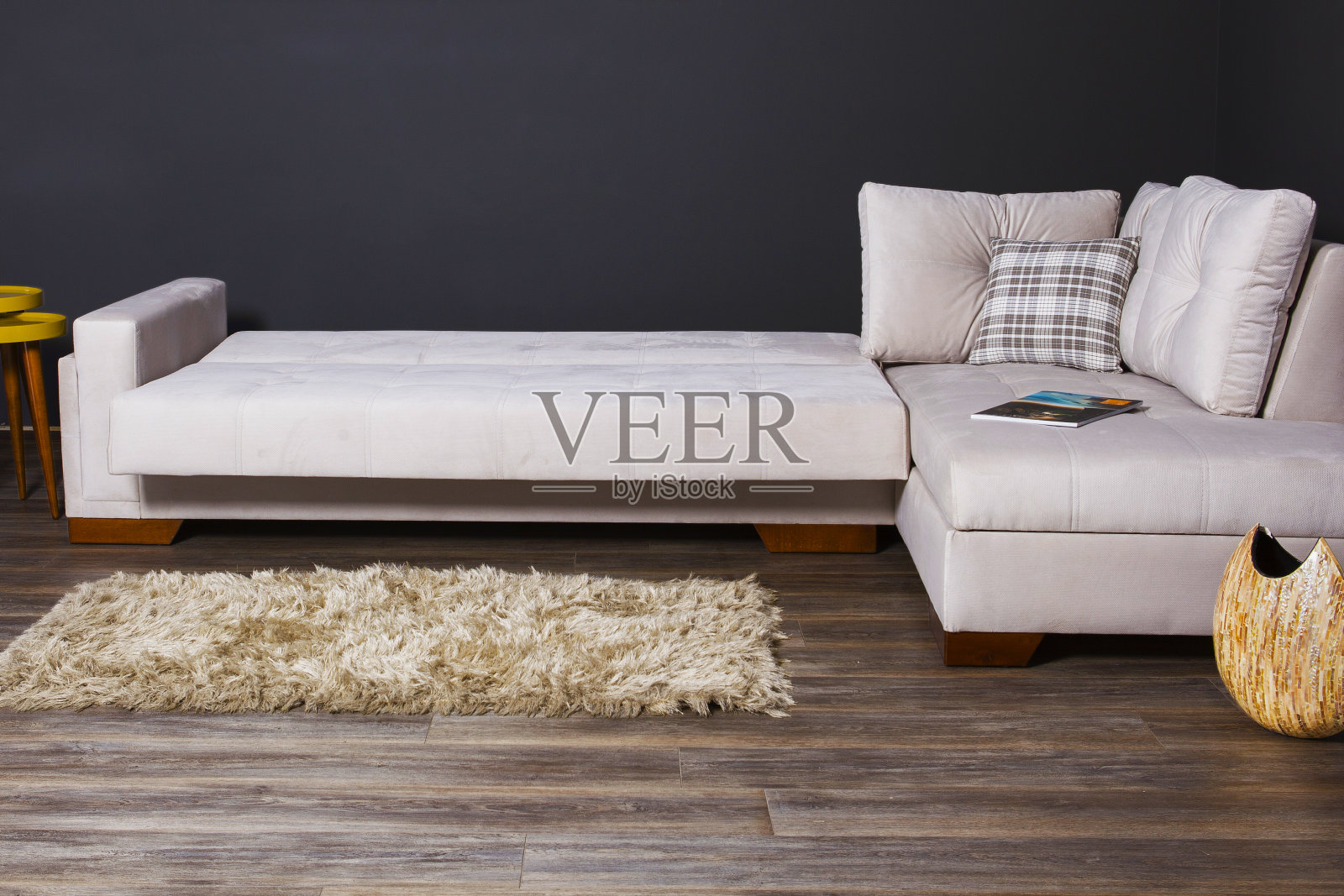 白色围坐在大客厅里。照片摄影图片