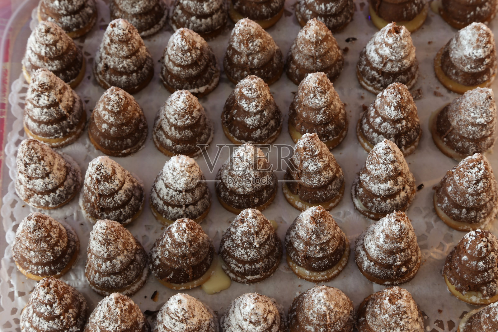 为圣诞晚会准备了饼干照片摄影图片