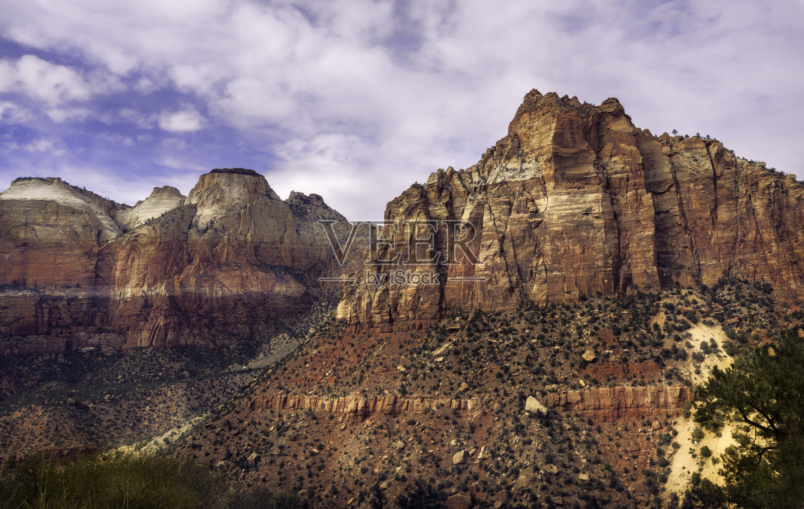 锡安国家公园拥有美丽和壮观的山景，是最受欢迎的公园目的地之一照片摄影图片