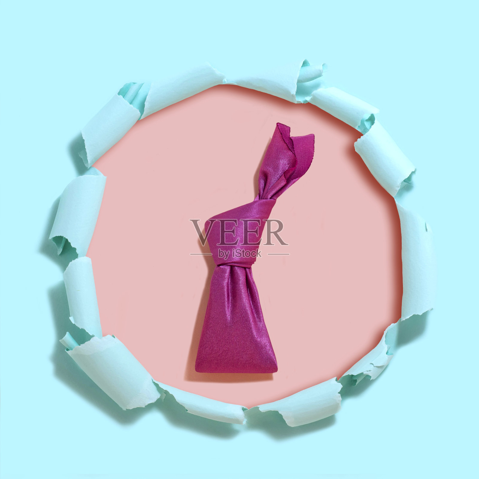 用餐巾自制的复活节兔子。复活节的概念照片摄影图片