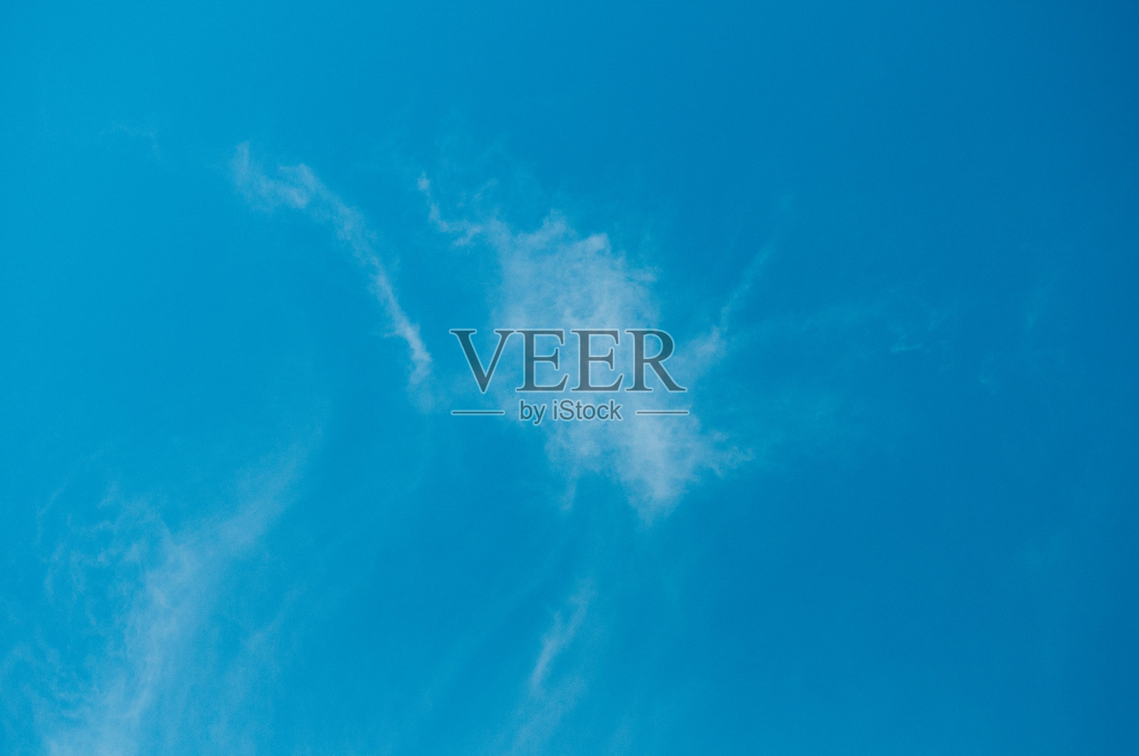 浅蓝色的天空和云照片摄影图片