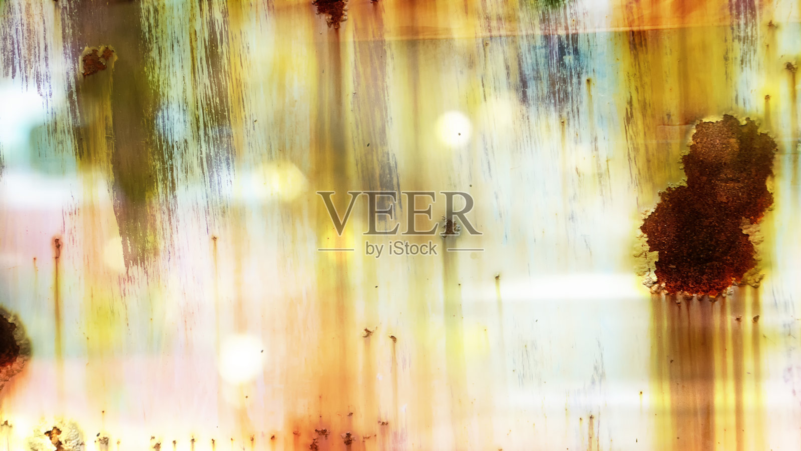 油漆锈迹斑斑的金属质感，旧铁表面有破旧的油漆裂缝和划痕照片摄影图片