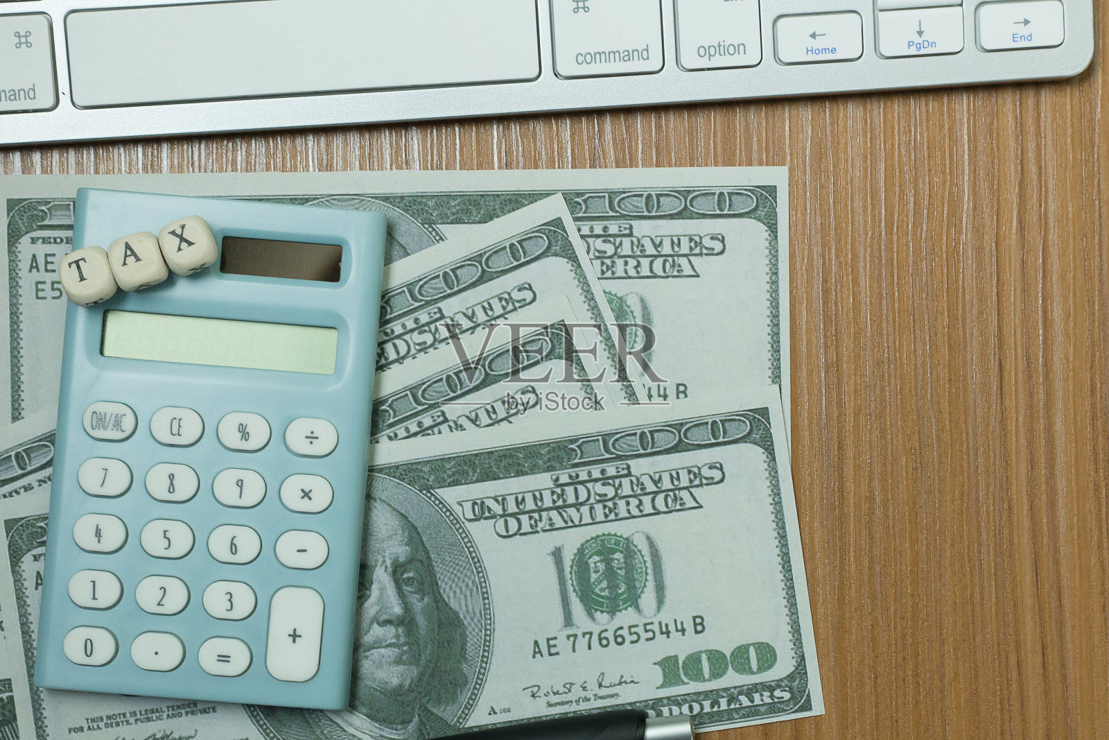 税木立方上的工作表为业务内容。照片摄影图片