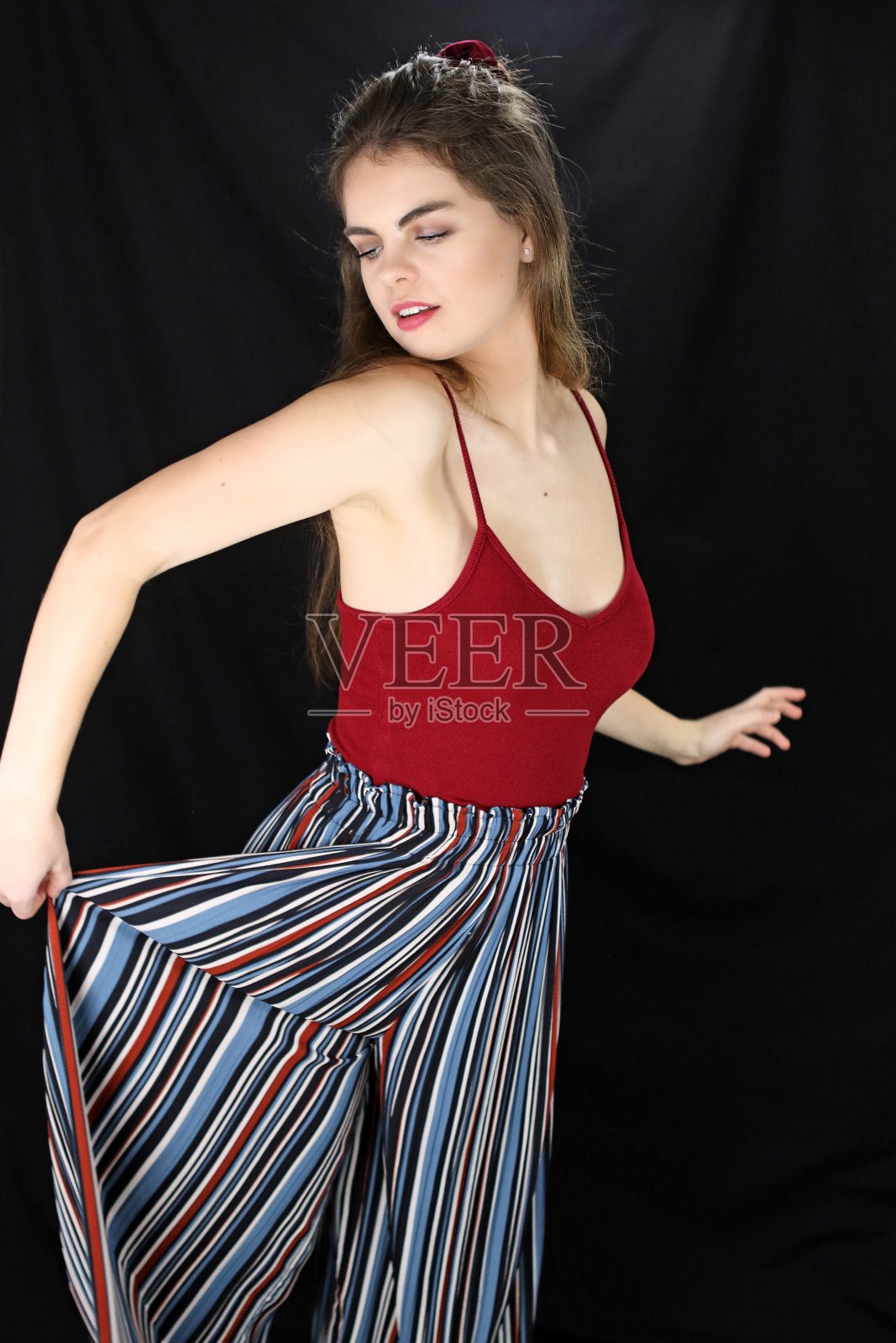 跳舞的女人照片摄影图片