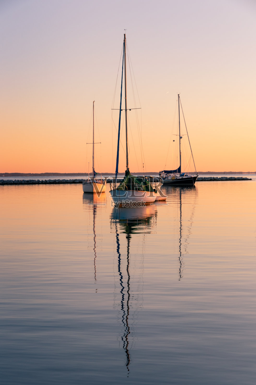 帆船停泊在北卡罗来纳的东方照片摄影图片