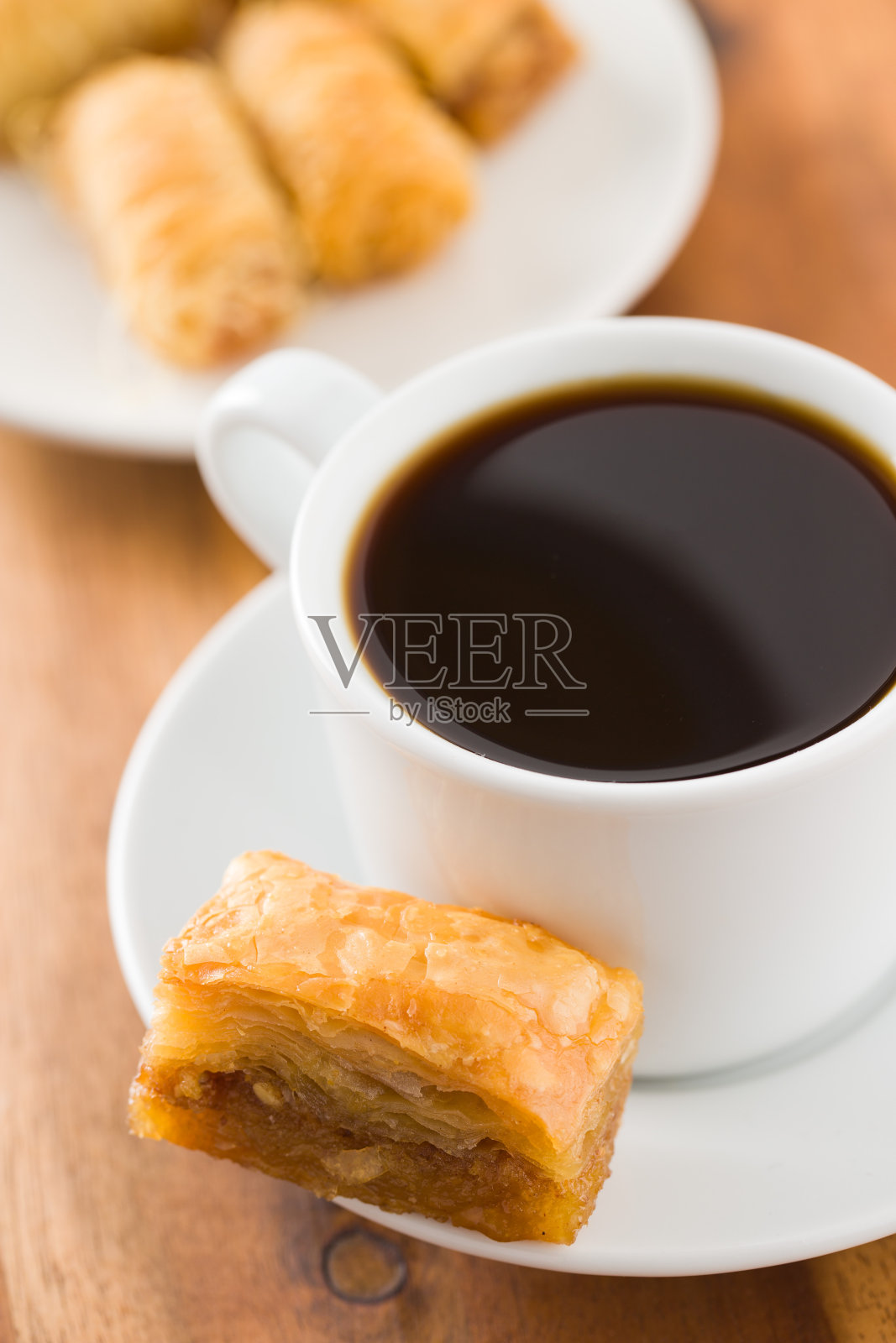 果仁蜜和咖啡杯。照片摄影图片