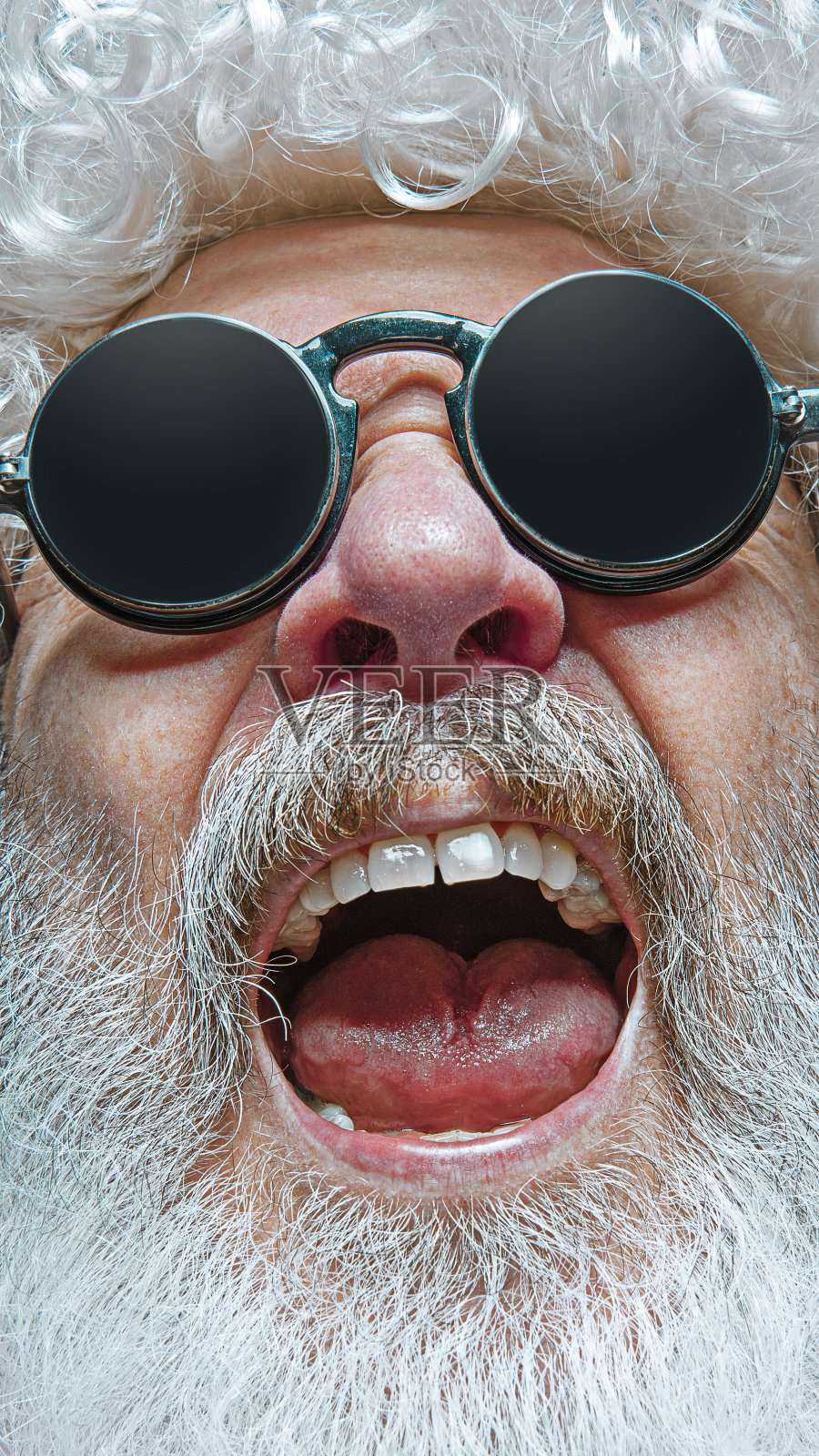 快乐圣诞老人的肖像。圣诞节庆祝活动的概念。照片摄影图片