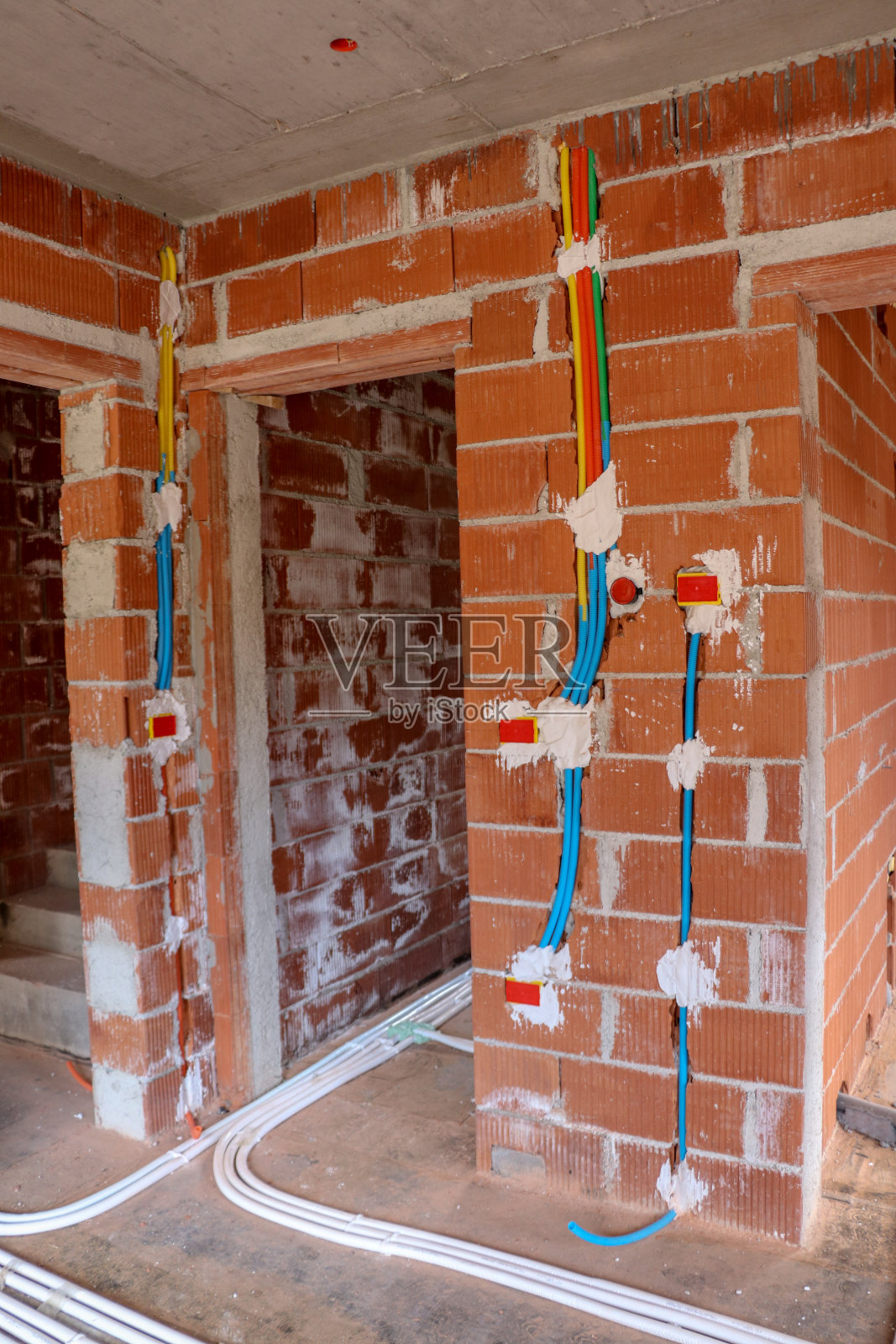 室内不同颜色的电气安装照片摄影图片