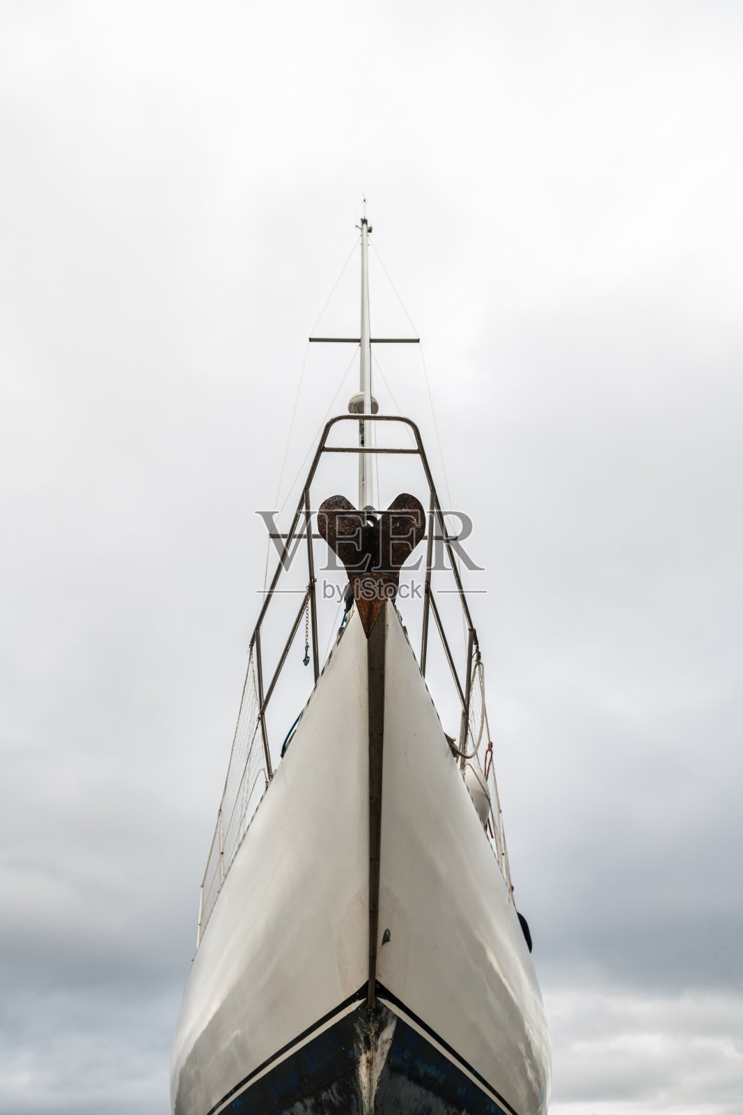 木制帆船的船头照片摄影图片