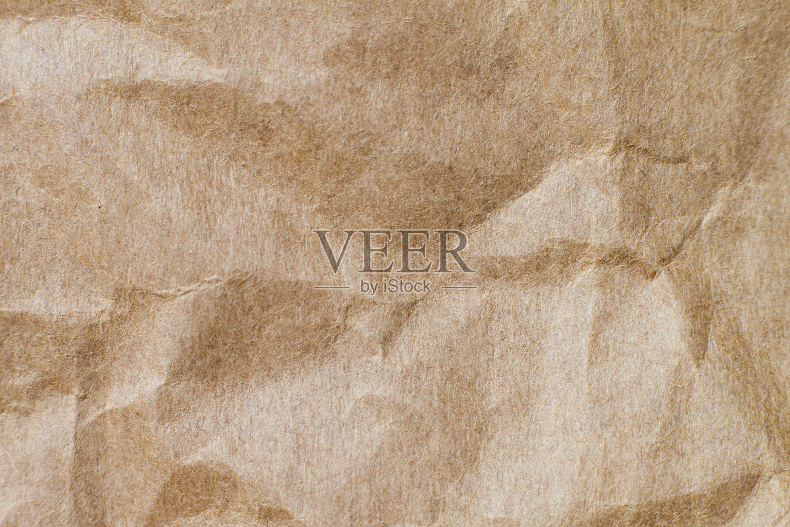 摘要棕色回收皱褶纸作背景:用棕色折痕纸作设计、装饰。照片摄影图片