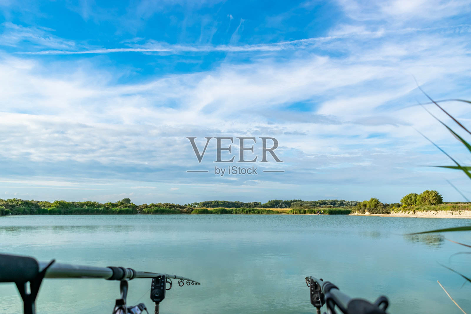 两个鱼竿的观点。照片摄影图片