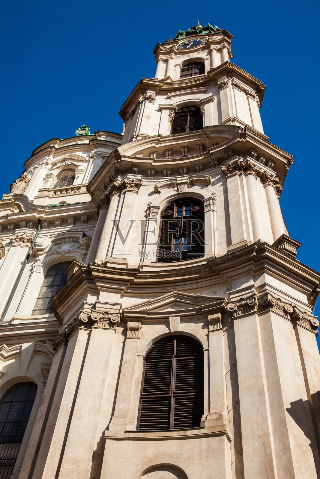 布拉格古城的古色古香的圣尼古拉斯教堂照片摄影图片