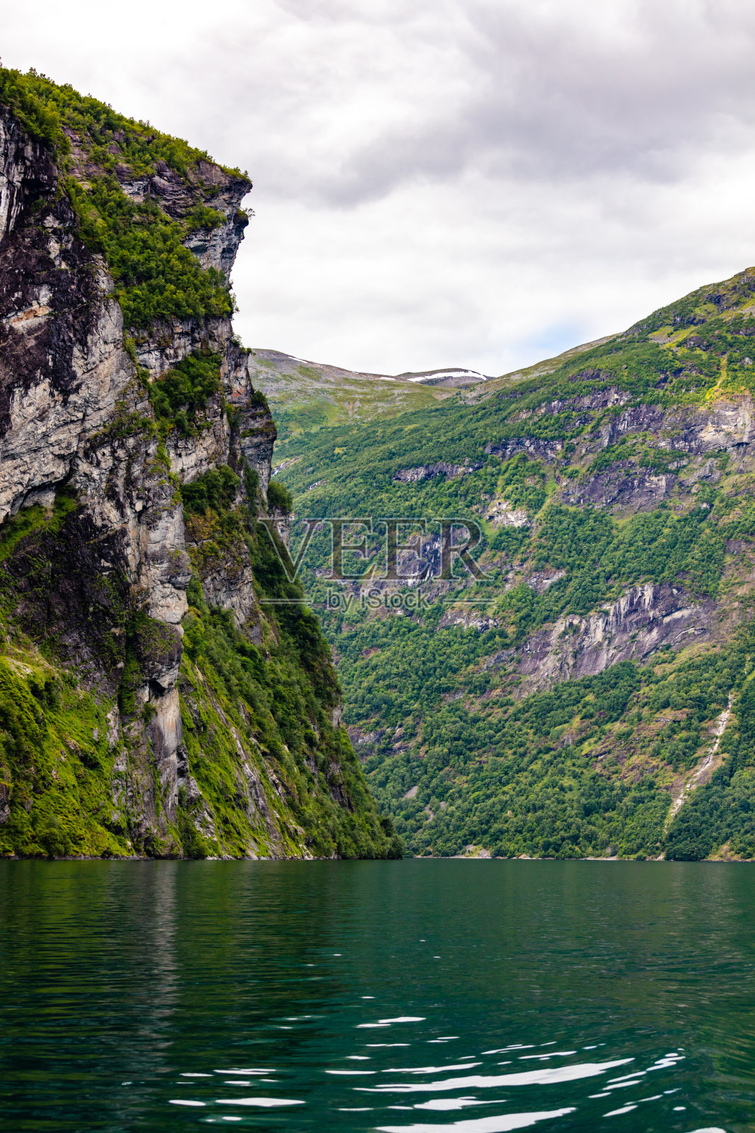 挪威盖兰格峡湾的宁静照片摄影图片
