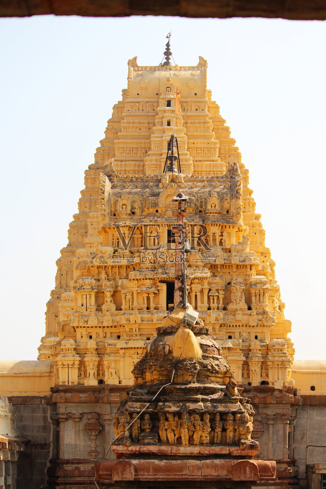 病毒寺就在拐角处照片摄影图片