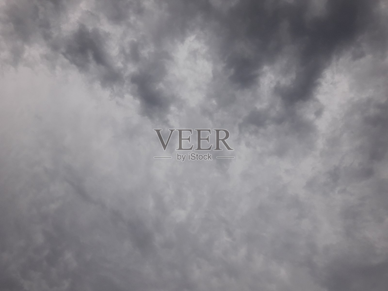 一个多云的天空。照片摄影图片