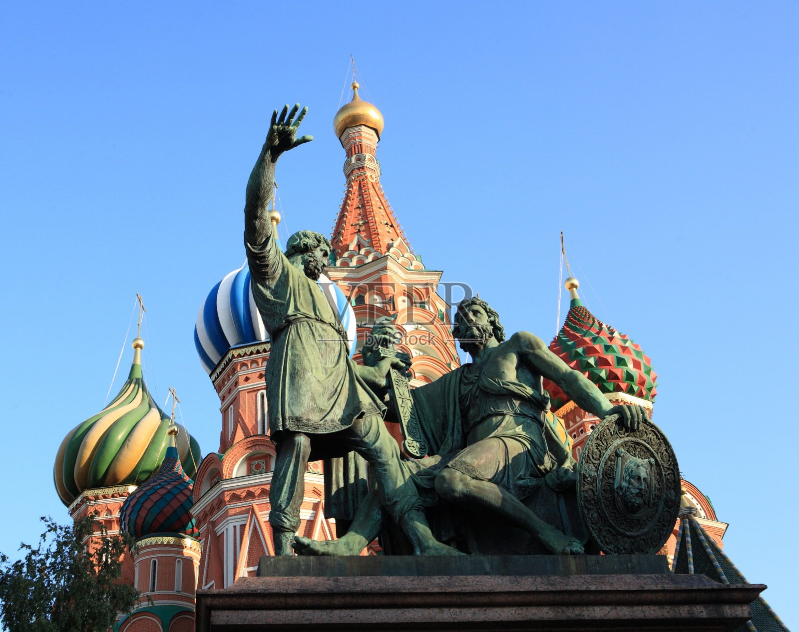 神圣的巴兹尔大教堂和莫斯科的米宁和波扎尔斯基雕像照片摄影图片