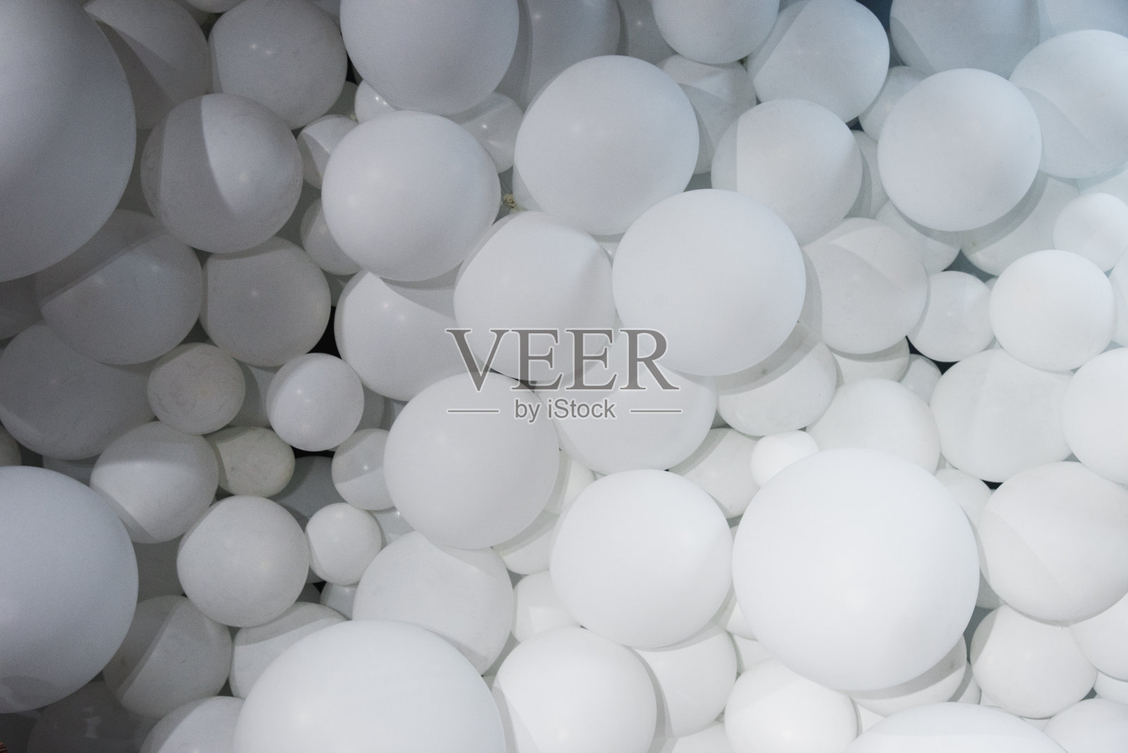 背景上的纹理，整个框架上的白色球照片摄影图片