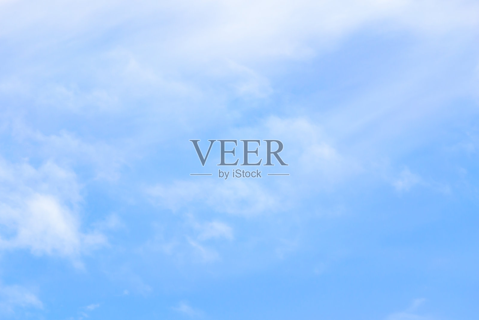 天空背景，风景，在阴天，漂浮在天空。照片摄影图片