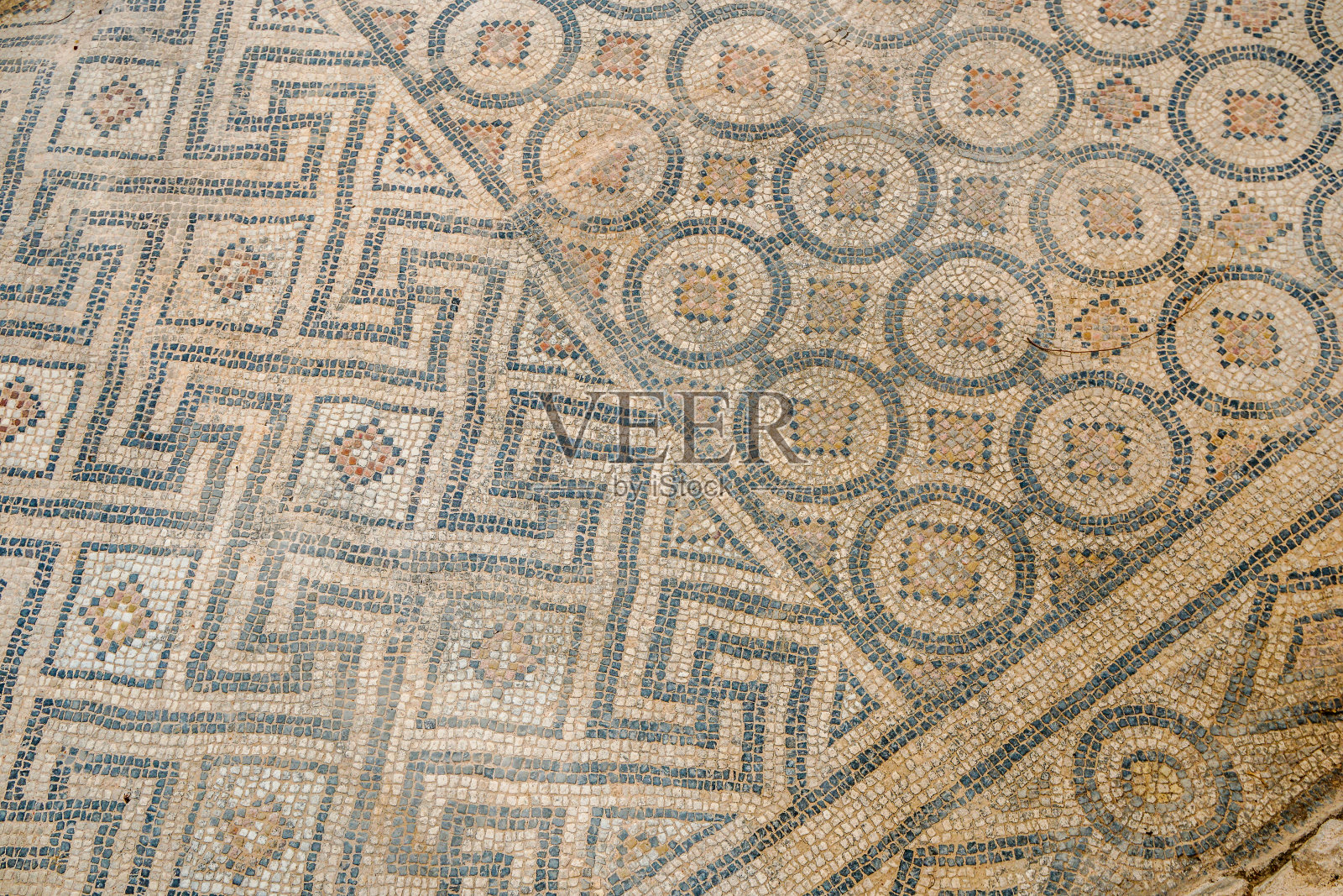 奥卢德尼兹的古老教堂镶嵌画。照片摄影图片